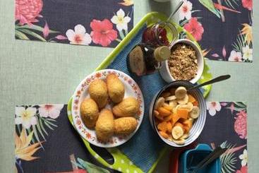 تختخواب و صبحانه Un Dimanche Chez Julie Chambre Léontine