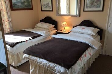 تختخواب و صبحانه Apsley Villa Guest House