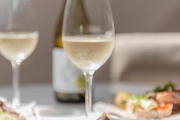 تختخواب و صبحانه Florand Rooms&wine