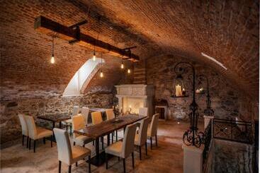 تختخواب و صبحانه Florand Rooms&wine
