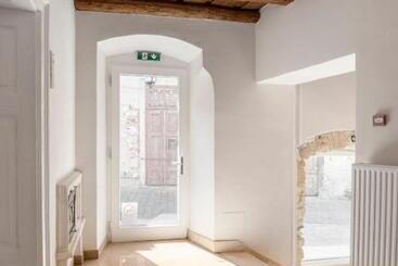 تختخواب و صبحانه Florand Rooms&wine