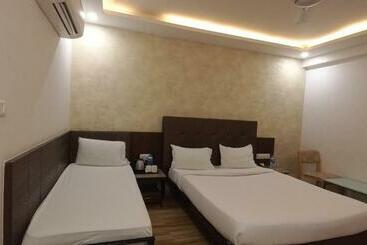 هتل Alba Premier, Indore