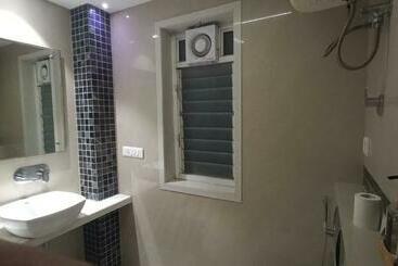 هتل Alba Premier, Indore