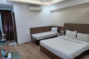 هتل Alba Premier, Indore