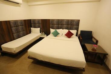 هتل Alba Premier, Indore