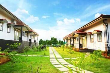هتل Fabescape Vagator Retreat Resort With Swimming Pool   Nr Vagator Beach