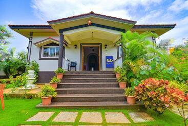 هتل Fabescape Vagator Retreat Resort With Swimming Pool   Nr Vagator Beach