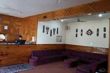 هتل Gilgit Embassy Lodge