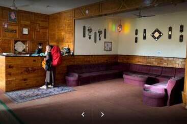 هتل Gilgit Embassy Lodge