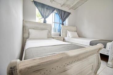 هتل Kpre Coveñas