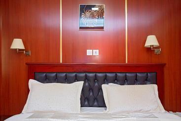 Noubou International Hotel Bonapriso