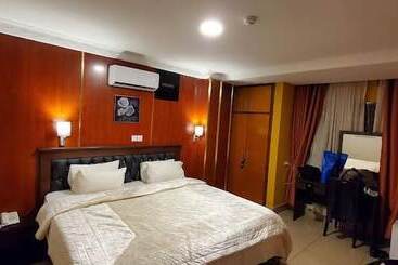 Noubou International Hotel Bonapriso