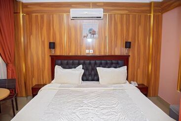 Noubou International Hotel Bonapriso