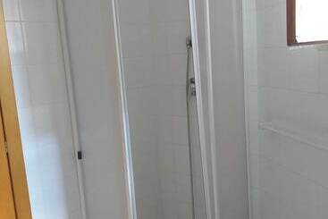 پانسیون Room In Bb   Spacious Triple Room A Stones Throw From The Sea