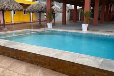 استراحتگاه Curasita Colour Appartments