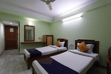 Spot On Hotel Hilltop