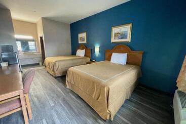 هتل Airport Inn & Suites