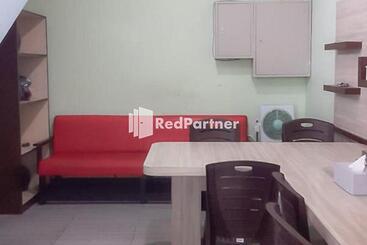 هتل Guest House Anak Raja Pangkalan Bun Syariah Mitra Reddoorz