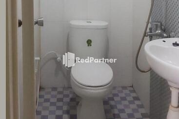 هتل Guest House Anak Raja Pangkalan Bun Syariah Mitra Reddoorz