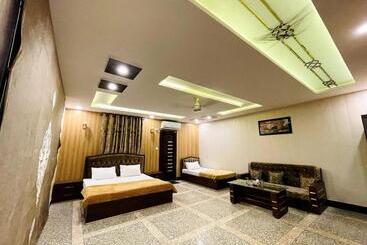 هتل Husnain Resort By Saud Khan