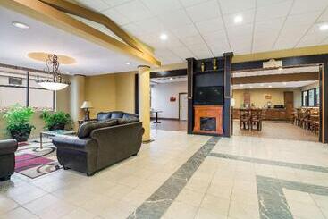 هتل Suburban Studios Buffalo Airport