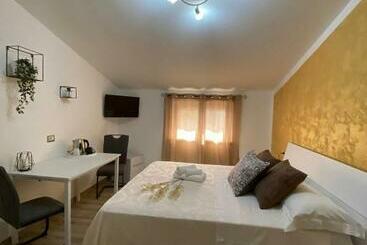 پانسیون Cadoni Guest House