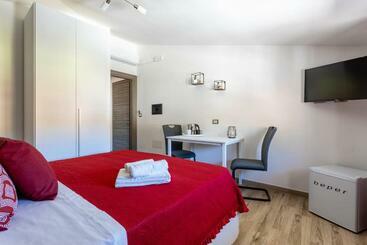 پانسیون Cadoni Guest House