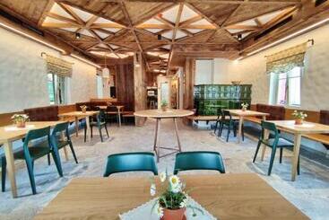 پانسیون Guesthouse & Camping Danica Bohinj