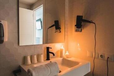 پانسیون Hostal Comfort Suites