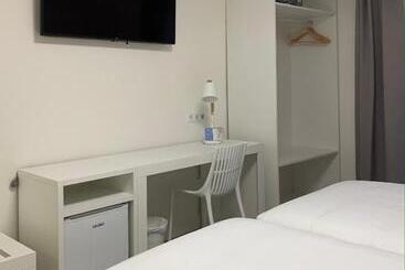 پانسیون Hostal Comfort Suites