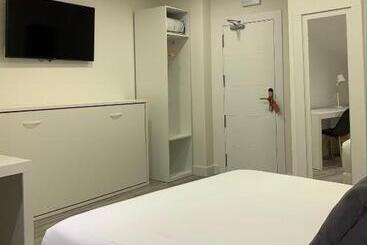 پانسیون Hostal Comfort Suites