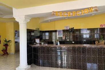 پانسیون Hostal Familiar Villa Nome