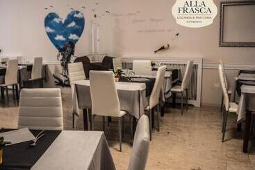 تختخواب و صبحانه Alla Frasca