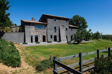 تختخواب و صبحانه Rara Factory Design House