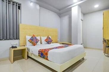 هتل Townhouse 81349 Townhouse Friends Inn