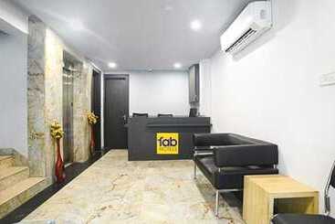هتل Townhouse 81349 Townhouse Friends Inn