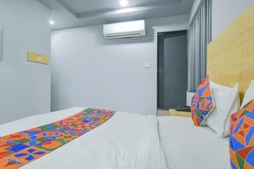 هتل Townhouse 81349 Townhouse Friends Inn