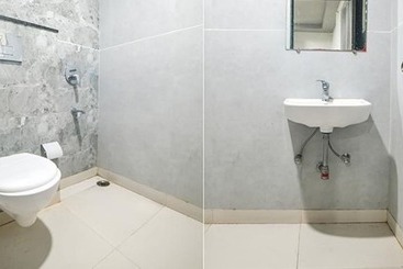 هتل Townhouse 81349 Townhouse Friends Inn