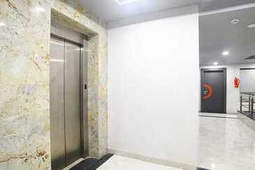 هتل Townhouse 81349 Townhouse Friends Inn