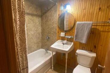 Hillcrest Motel
