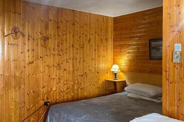 Hillcrest Motel