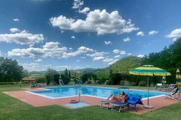 בית מלון כפרי Agriturismo Francini