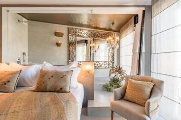 هتل Colégio Charm House