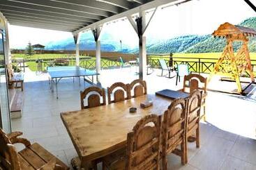 هتل Cottage Chalet And Tours