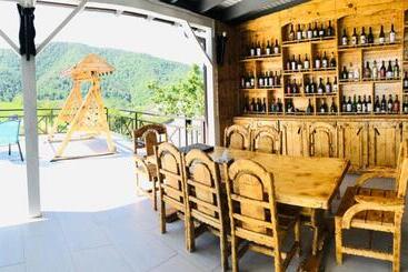 هتل Cottage Chalet And Tours