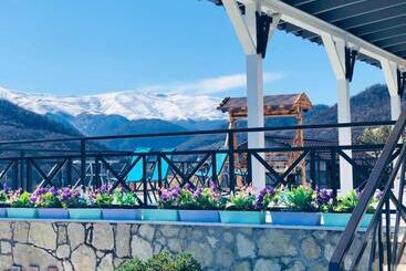 هتل Cottage Chalet And Tours
