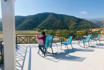 هتل Cottage Chalet And Tours