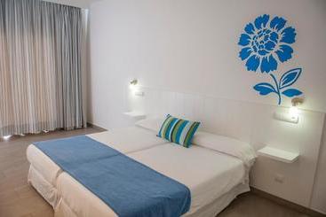 Отель Hostal Xuroy
