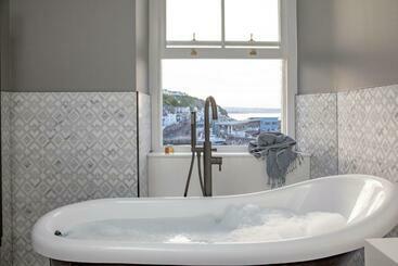 בית מלון כפרי Leader, Maritime Suites, Brixham