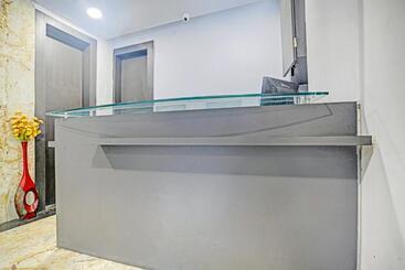 هتل Townhouse 81349 Townhouse Friends Inn